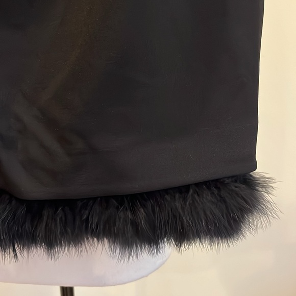 Express Black Mini with Feather Trim Size 10 NWT - Picture 6 of 11